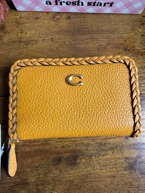 Coach Pebbled Leather Buttercup  Zip Wallet - Picture 3 of 6
